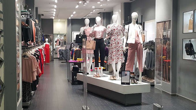 Van Heusen Woman